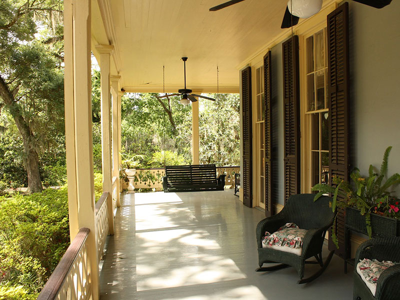 porch-186402_1280.jpg